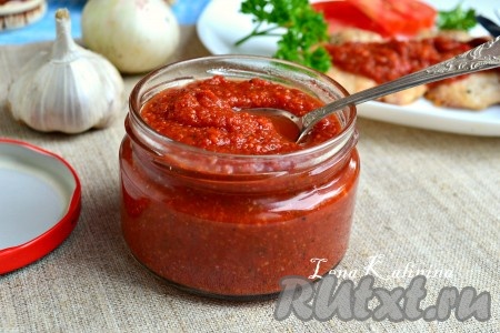 Соус "Сацебели",&nbsp;приготовленный из помидоров и перца на зиму, получается необычайно вкусным, пряным, ароматным.