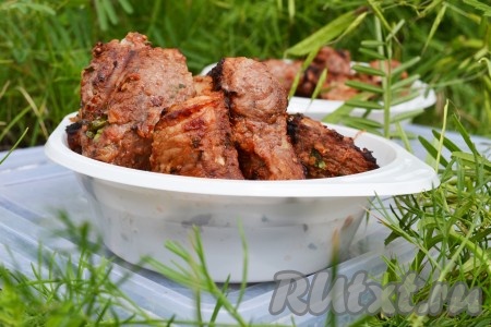 Шашлык из свинины, маринованный в луке