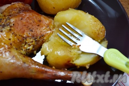 Домашняя курица в рукаве в духовке