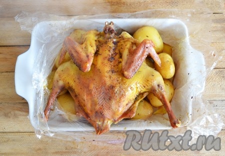 Домашняя курица практически готова.
