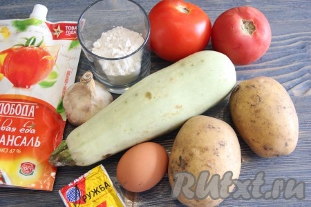 Подготовить продукты для приготовления овощного торта.