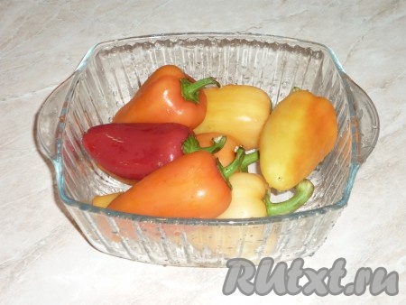 Болгарский перец вымыть под холодной водой, хорошо обсушить.
