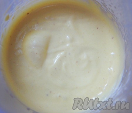 Затем взбивать в течение 3 минут на высокой скорости.