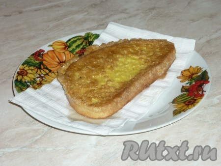 Готовые греночки выложить на бумажное полотенце, чтобы убрать лишнее растительное масло.&nbsp;
