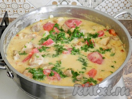 В конце приготовления добавить нарубленную зелень.