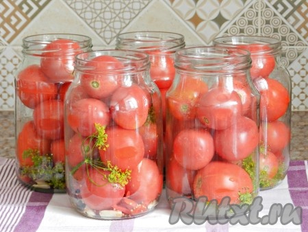 Помидоры разложить по банкам.