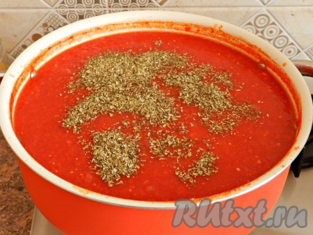В процессе приготовления добавить орегано и паприку.