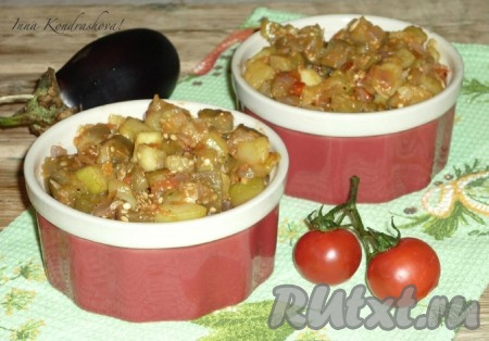 Очень вкусные кабачки, тушеные с баклажанами и помидорами, готовы. Дать им немножко настояться и можно подавать на стол. Также такое блюдо можно убрать на пару часов в холодильник и подавать в охлаждённом виде.&nbsp;
