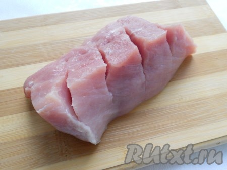 Сверху мяса сделать несколько неглубоких надрезов.
