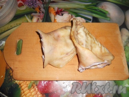 Свиные ушки следует хорошо вымыть и вычистить.
