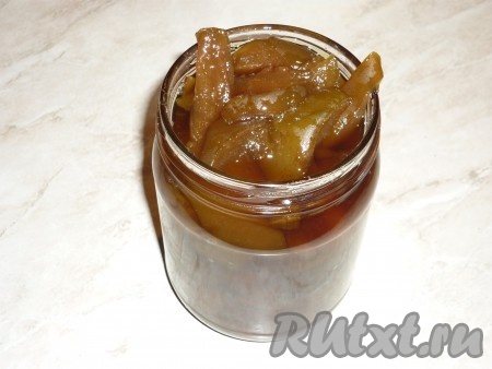 Когда варенье достигнет желаемого цвета и консистенции, разлить его по простерилизованным&nbsp;баночкам и закатать прокипяченными крышками.&nbsp;
