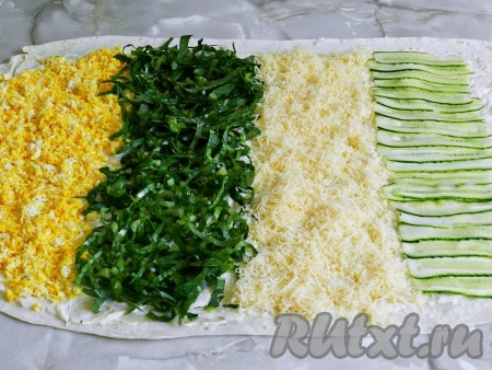 Начинку можно выложить и в другом порядке, как вам больше нравится.
