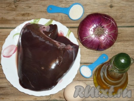 Ингредиенты для приготовления печеночных оладий с манкой