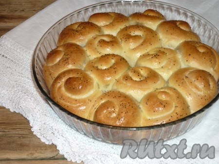 Затем отправить в разогретую до 180 градусов духовку на 30-35 минут. Время выпекания зависит от Вашей духовки, булочки должны стать красивого, золотистого цвета. 