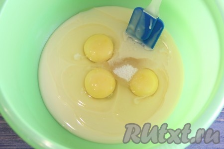 Затем добавить ванильный сахар.