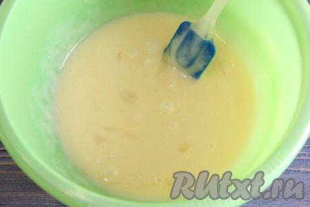 Всё хорошо перемешать силиконовой лопаткой.