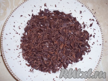 Шоколад измельчить.