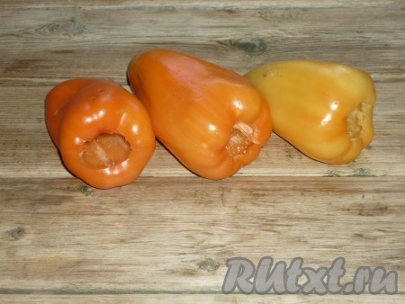 Болгарский перец вымыть, семена удалить.&nbsp;
