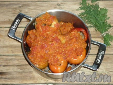 Сверху вылить овощной соус. 