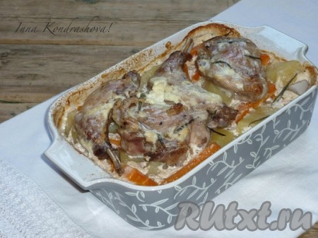 Затем снять фольгу и запекать ещё около 30 минут, кролик с овощами должен аппетитно подрумяниться.&nbsp;
