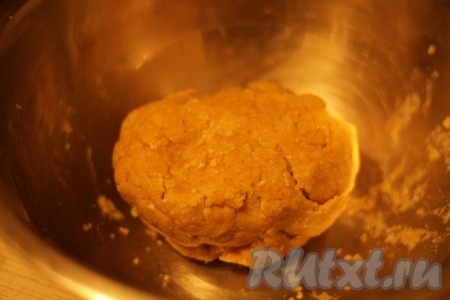 Замесить эластичное песочное тесто для тарталеток.
