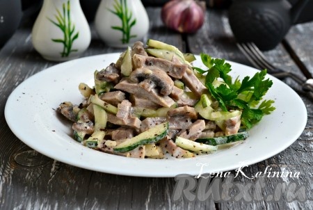 Салат с языком и шампиньонами