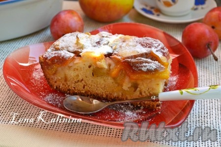 Пирог со сливами и яблоками