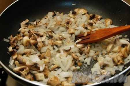 Обжарим их на сливочном масле.