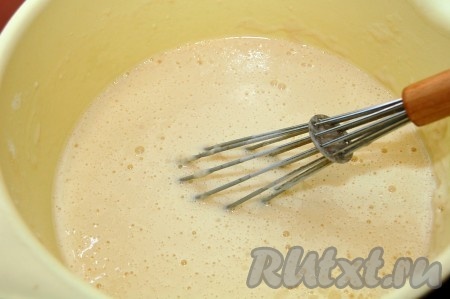 Размешаем тесто, как следует, чтобы не было комочков.