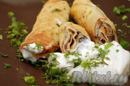 Рулетики из блинов с грибами