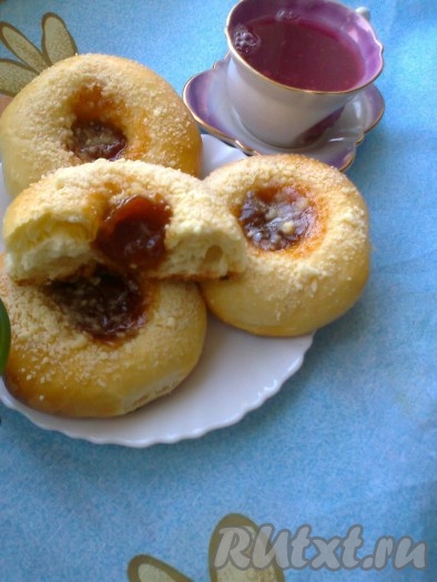 Можно подавать наши аппетитнейшие "хитрые" ватрушечки с молоком, ароматным кофе, чаем или с киселем!!!
