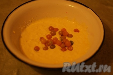 Добавить физалис и перемешать.