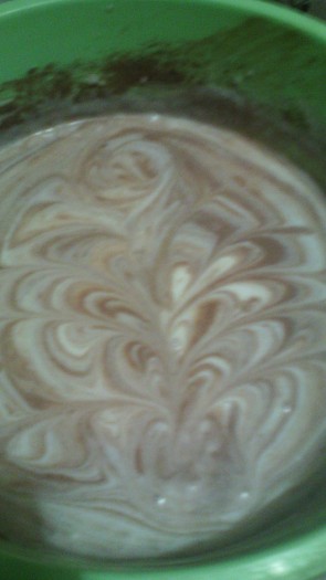 Добавить разрыхлитель (или соду, гашеную уксусом), перемешать.&nbsp;
