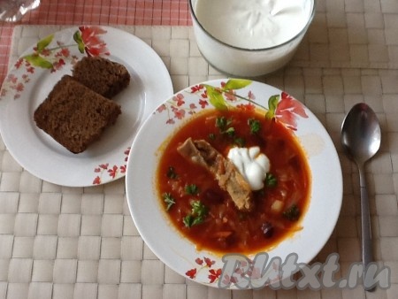 Борщ на свиных ребрышках с фасолью