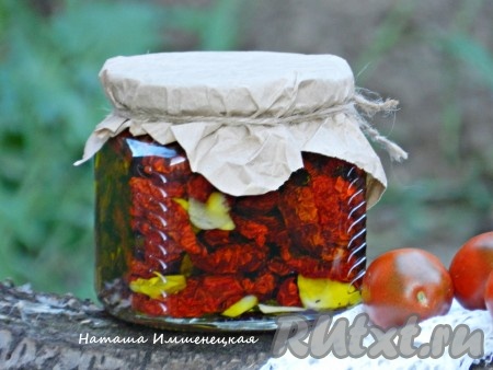 Вяленые помидоры в оливковом масле, приготовленные в электросушилке, станут прекрасным дополнением ко многим блюдам.