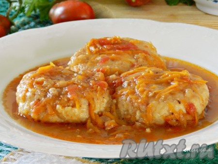 Вкусные и нежные ленивые куриные голубцы готовы. Подавать в горячем виде со сметаной.
