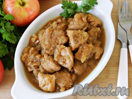 Свинина, тушеная с яблоками