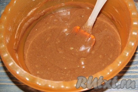 Шоколадное тесто получится однородным и в меру густым.
