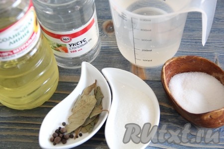 Подготовить все ингредиенты для маринада.
