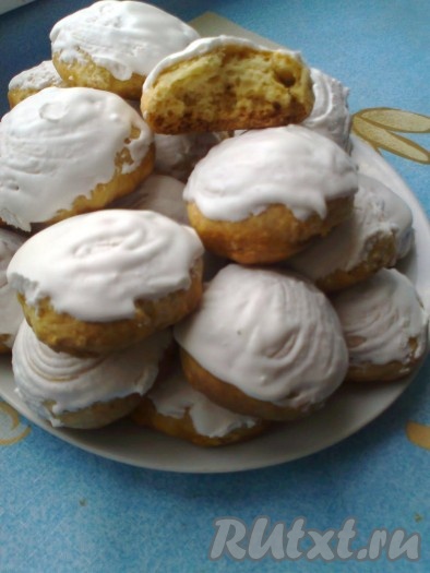 Вместо белковой глазури можно использовать сахарную глазурь, для этого надо смешать воду с сахарной пудрой: на 0,5 стакана сахарной пудры надо 1 столовую ложку кипятка. Вот прянички "Неженки" и готовы - мягкие, нежные, пушистые.