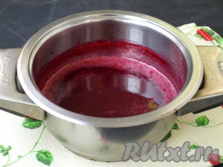 Варим джем из кизила 15 минут, периодически помешивая.
