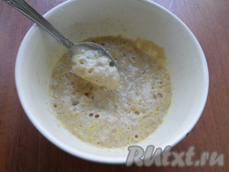 Дрожжи должны "ожить", то есть появится "шапочка".
