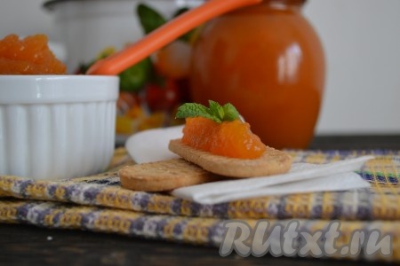 Яркое, ароматное варенье из тыквы, сваренное на зиму по этому рецепту, изумительно сочетается с печенькой и чашечкой чая.
