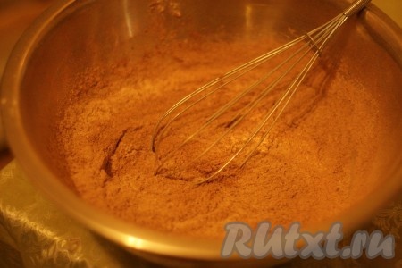 Муку просеять с какао. 