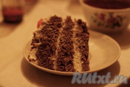 Шоколадный торт с творожным кремом