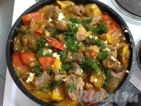Говядина с баклажанами под соусом карри