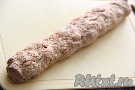 Выпекать кантуччини в разогретой духовке при температуре 180 градусов примерно 25 минут (до золотистого цвета).
