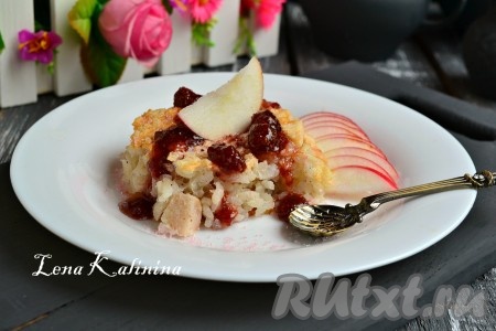 Рисовая бабка с яблоками