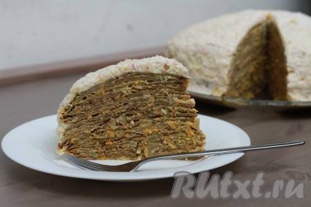 Вкусный, сытный печеночный тортик готов.
