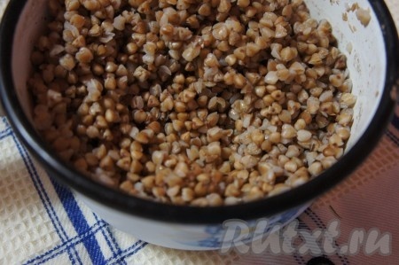 Гречку отварить без добавления соли.